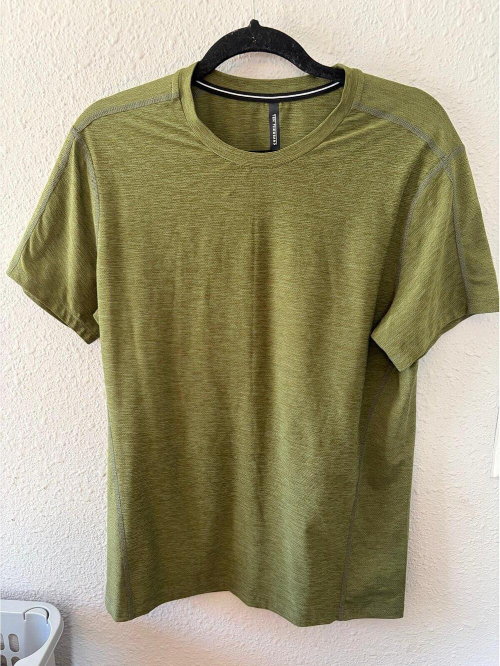Men's Ten Thousand The Versatile Tee Green size M. $58 retail